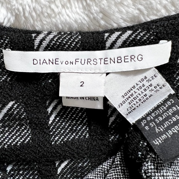 SOLD-Diane Von Furstenburg Black Short Sleeve Wool Blend Jacquard Knit Dress - Picture 10 of 11